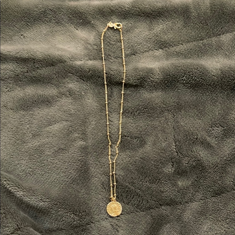 Elegant Gold Pendant Necklace